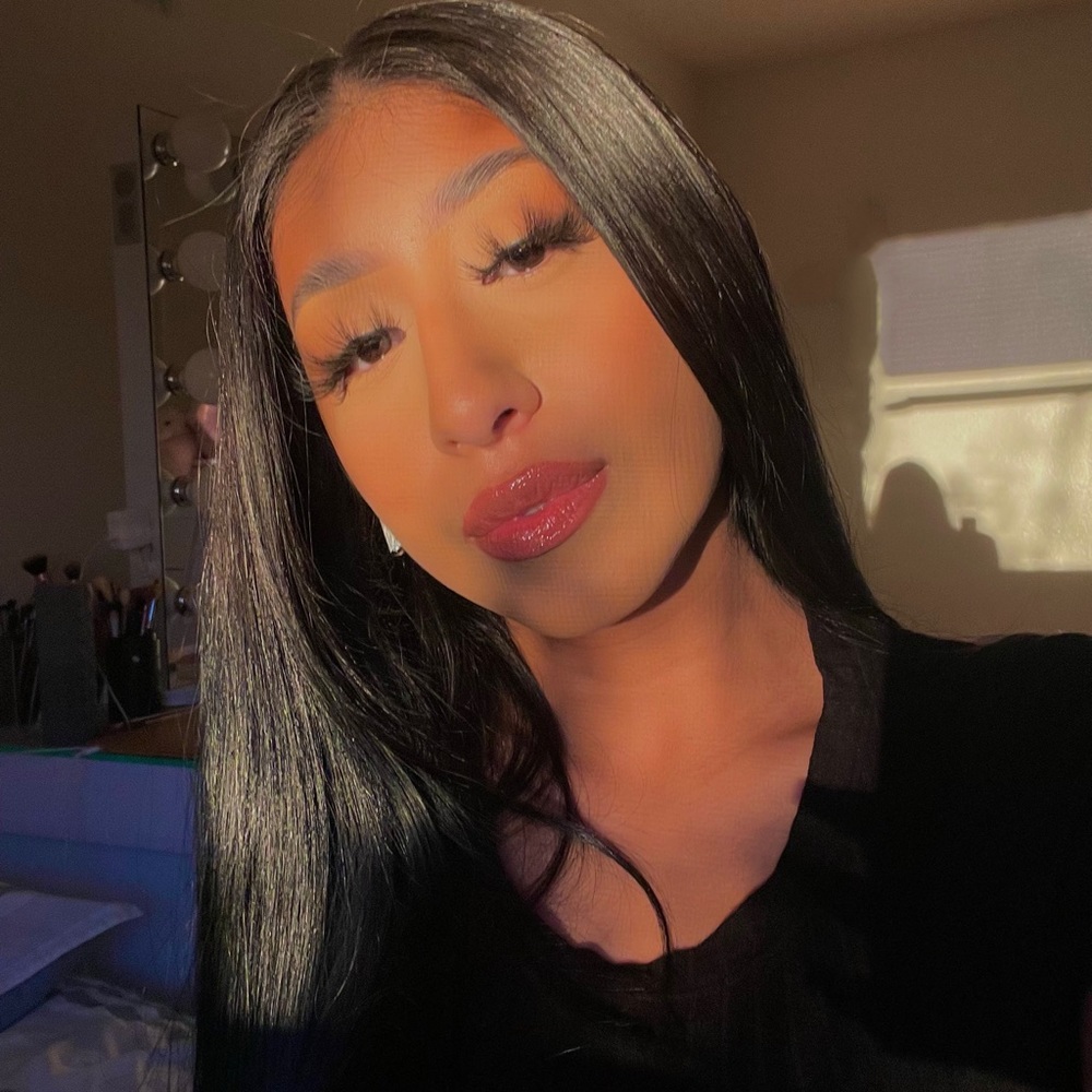 Meet your Posher, Denise